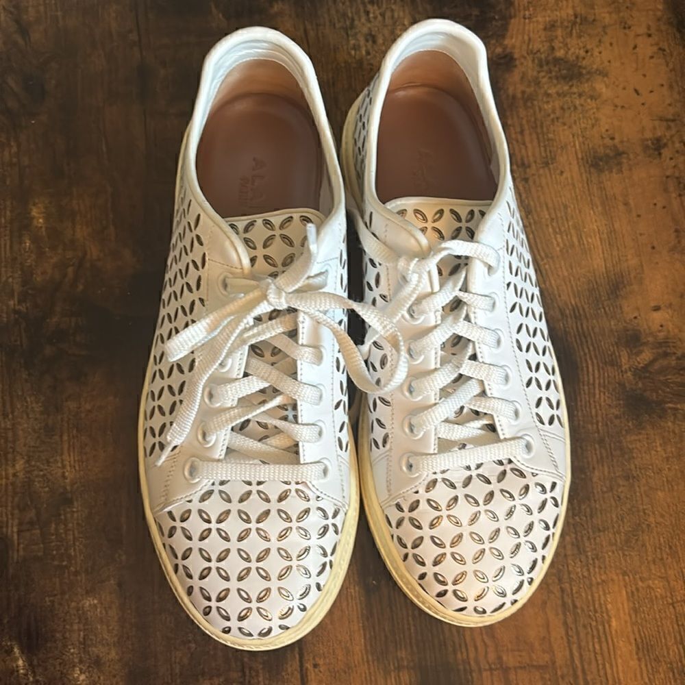 ALAÏA
White laser-cut leather sneaker size 35 / excellent - Picture 8 of 13